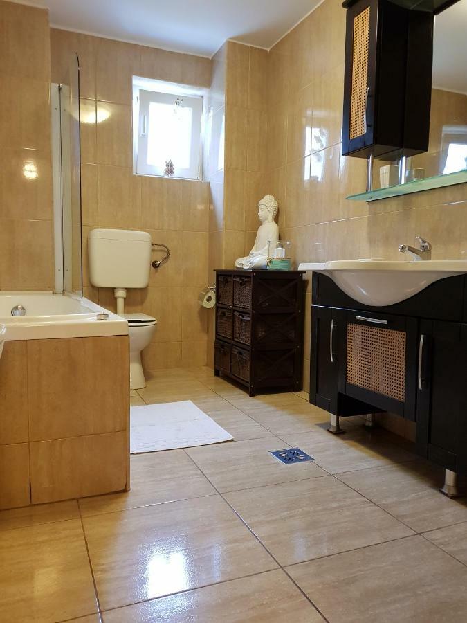 Aida's Apartment *